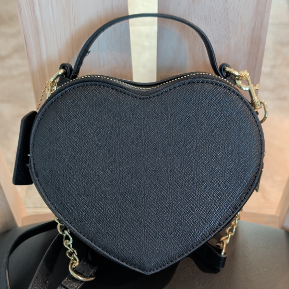 Coach (CE652) Heart-Shaped Crossbody Black Pebbled Leather Gold Tone Hardware - Picture 3 of 8